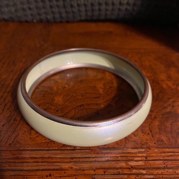 Mint Green pearlescent enamel Bangle Bracelet - Picture 3 of 5